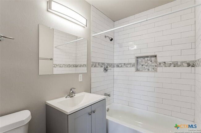 Building Photo - 607 Lovera Blvd