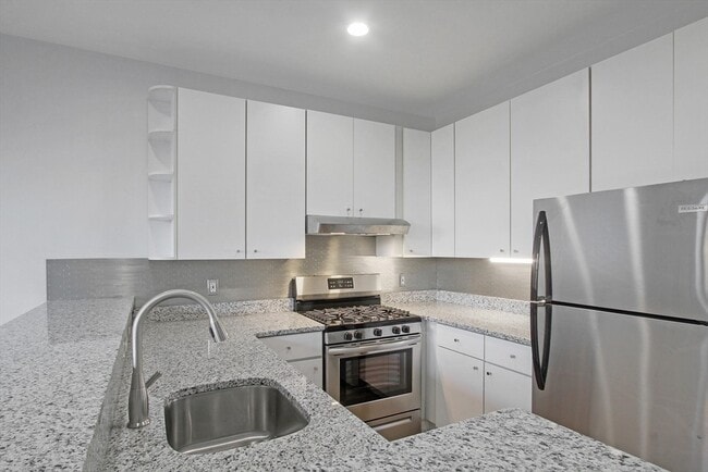Building Photo - 136 Boylston St