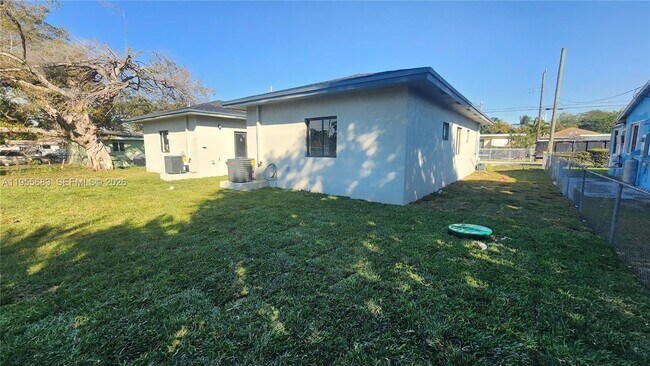 Foto del edificio - 8048 NW 14th Ct