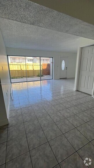 Building Photo - 15420 SW 81st Circle Ln