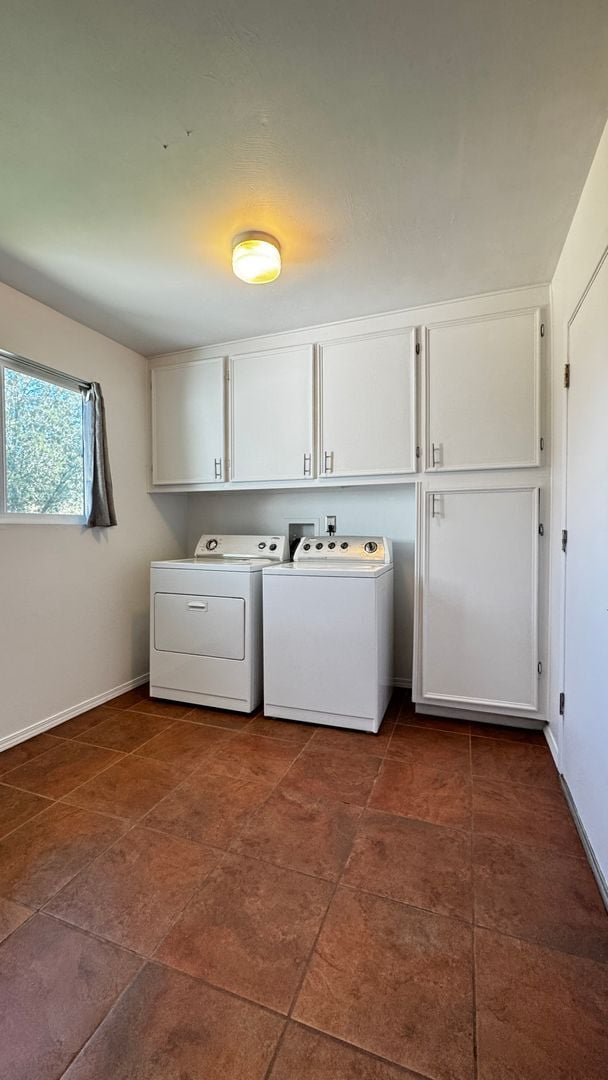 Building Photo - Eastside (Broadway/Harrison) 3 bedroom, 2 bath home, 2 car garage with workshop/storage, a/c and ...