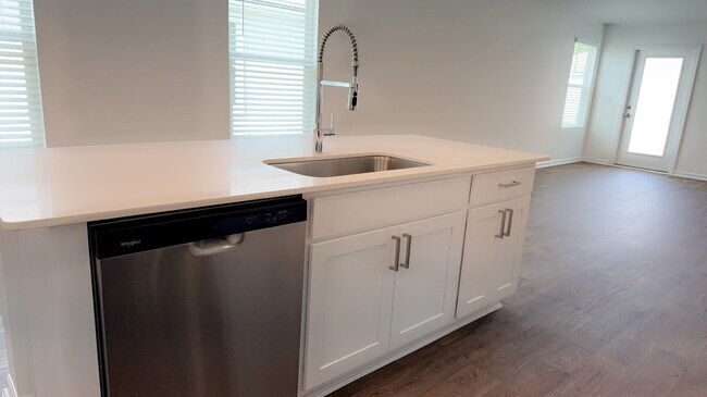 Foto del edificio - 136 Ashbrook St