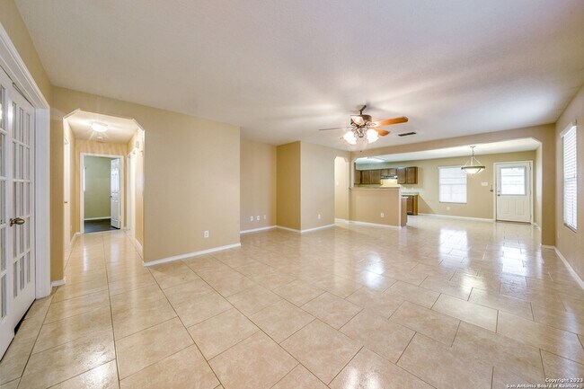 Foto del edificio - 3512 Treeline Acres