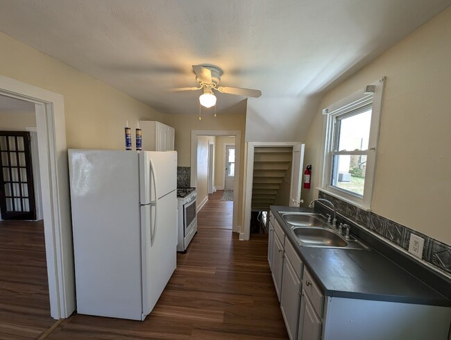 Building Photo - Carnegie - 3 BR + 1 Bath Single Family Hou...