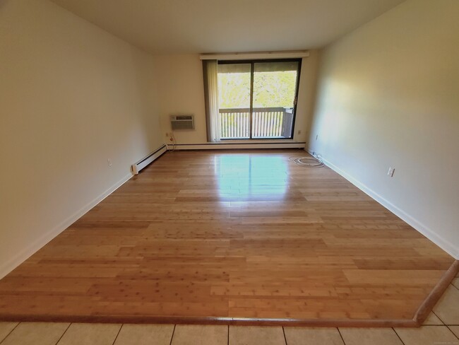 Building Photo - 1317 Cromwell Hills Dr