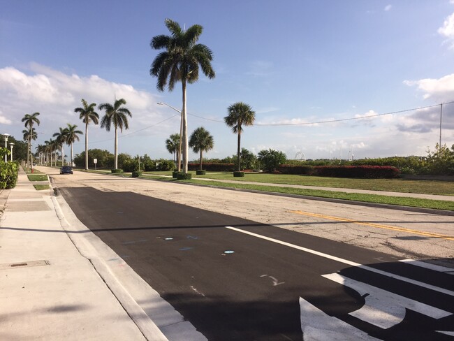 Flagler Drive north bound - 3915 S Flagler Dr