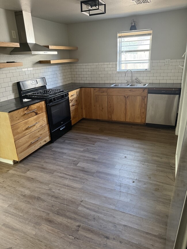 Building Photo - 507 Meadow Lake Dr