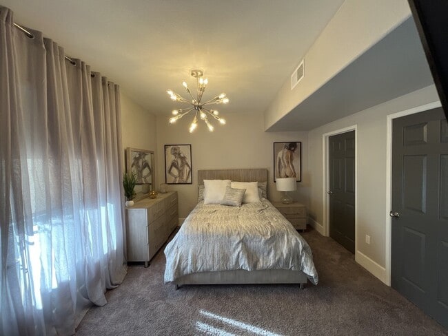 Building Photo - 1 BEDROOM 1 BATH FULLY FURNISHED CONDO LOC...
