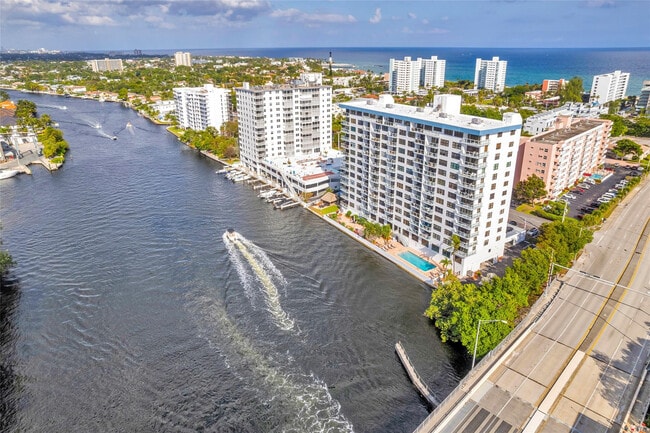 Foto del edificio - 1401 N Riverside Dr