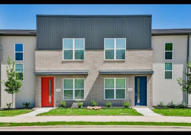 Building Photo - Like New  - 3 Bedroom Townhome in Barron C...