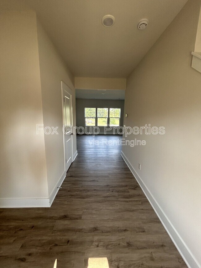 Foto del edificio - 115 Silverwood Ct