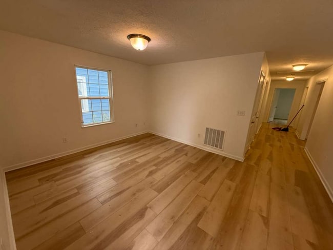 Foto del edificio - 317 N Bradley Ave