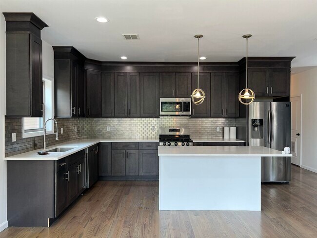 Building Photo - 5107 Meadowview Ave