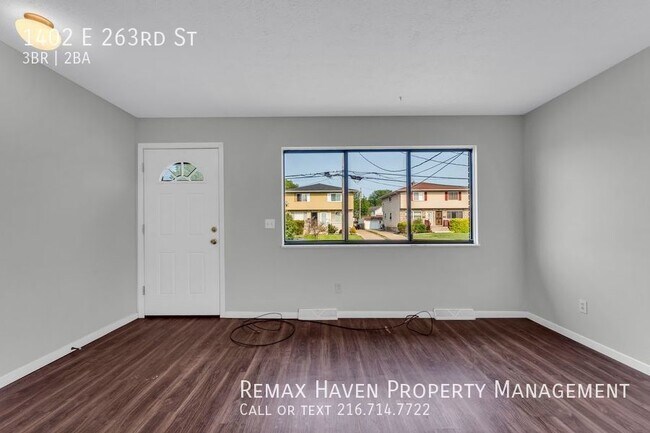 Building Photo - 1402 E 263, Euclid-  Stunning 3 bed, 1.5 b...