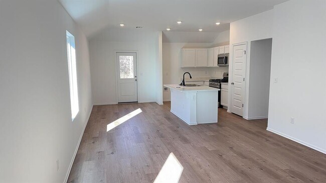 Foto del edificio - 3305 Little Creek Dr