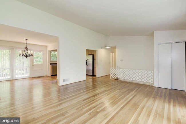 Building Photo - 6520 Lone Oak Ct