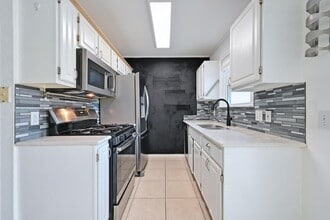 Building Photo - 13816 Golden Flax Trail