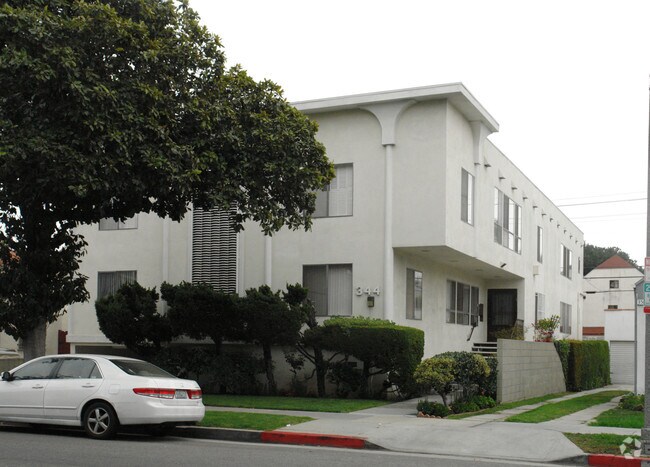 Building Photo - 344 S Doheny Dr