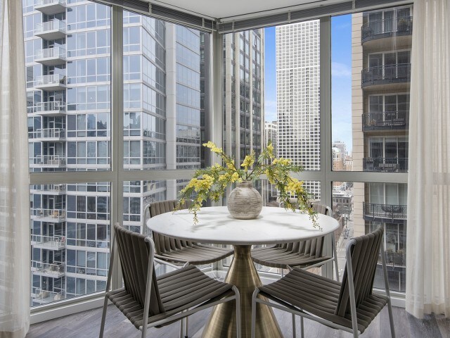 Foto principal - 3 E Delaware Pl