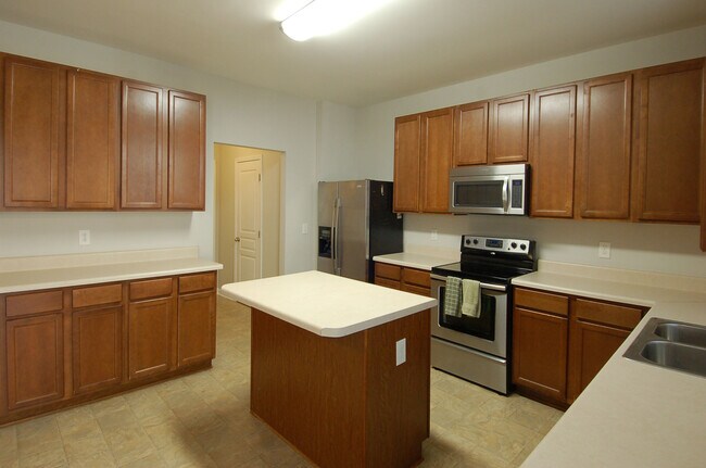 Building Photo - 2213 Pear Tree Ln