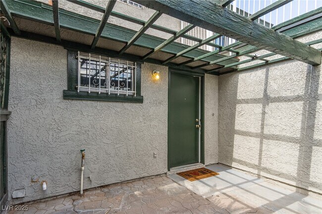 Foto del edificio - 557 Chelsea Dr