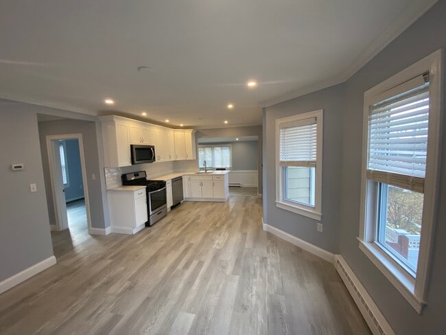 Building Photo - 44 Edison Park