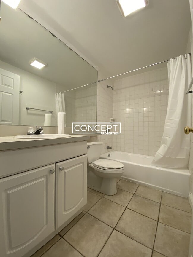 Building Photo - 1750 Washington St