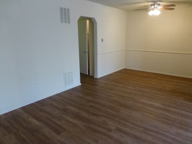 Foto del edificio - 6088 Cashio St