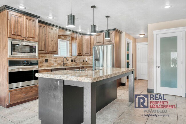 Foto del edificio - Beautiful - Elegant - 5 Bedrooms - 3 Car -...