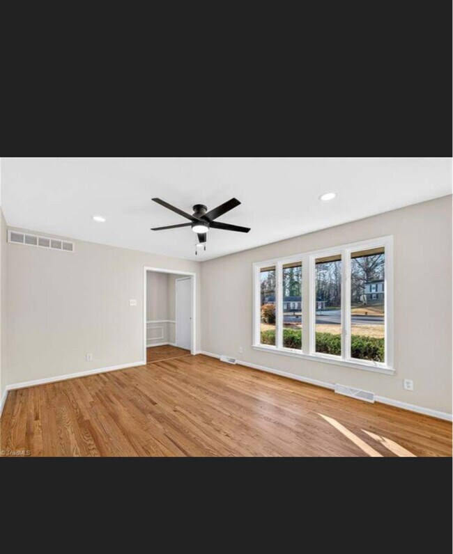 Foto del edificio - 2204 Dulaire Rd