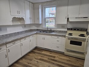 Building Photo - 105 N 6th Ave W