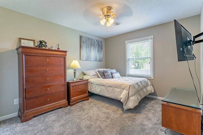 Foto del edificio - 8733 Hanover Dr
