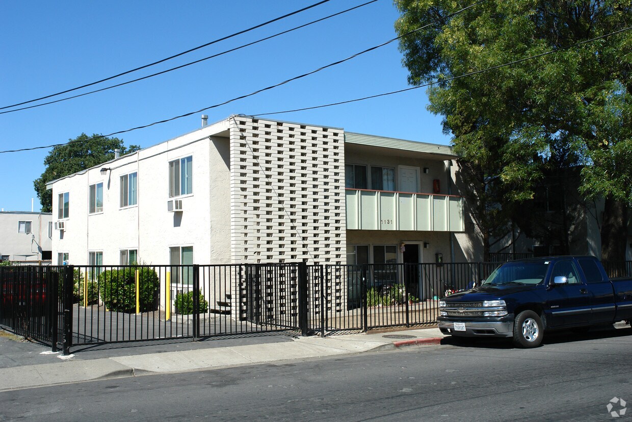Building Photo - 1131 Virginia Ln