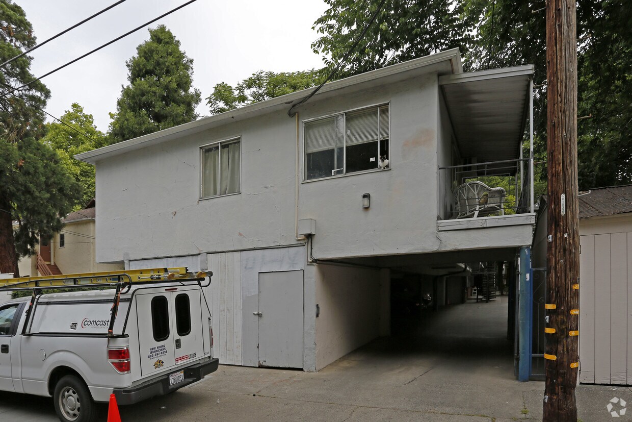 Building Photo - 2216 H St