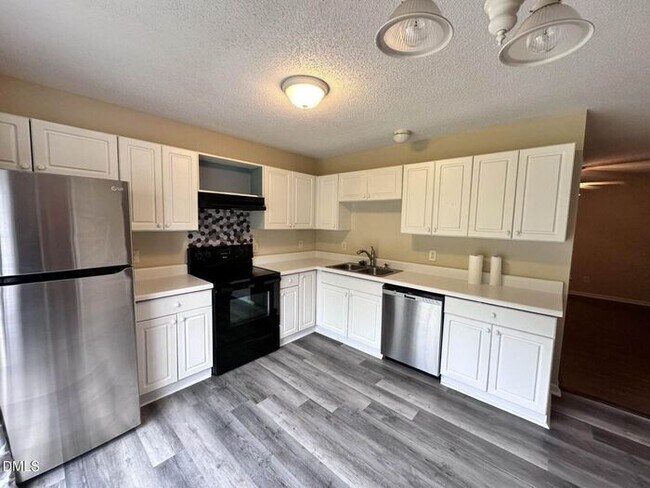 Foto del edificio - Lovely 3 bedroom 2.5 Bath Townhome