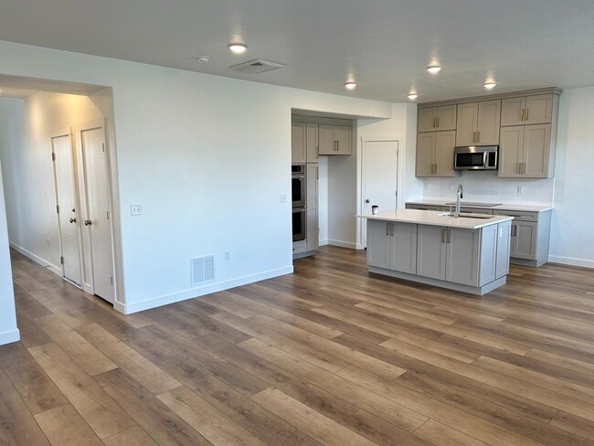 Building Photo - 1520 Fiore Dr