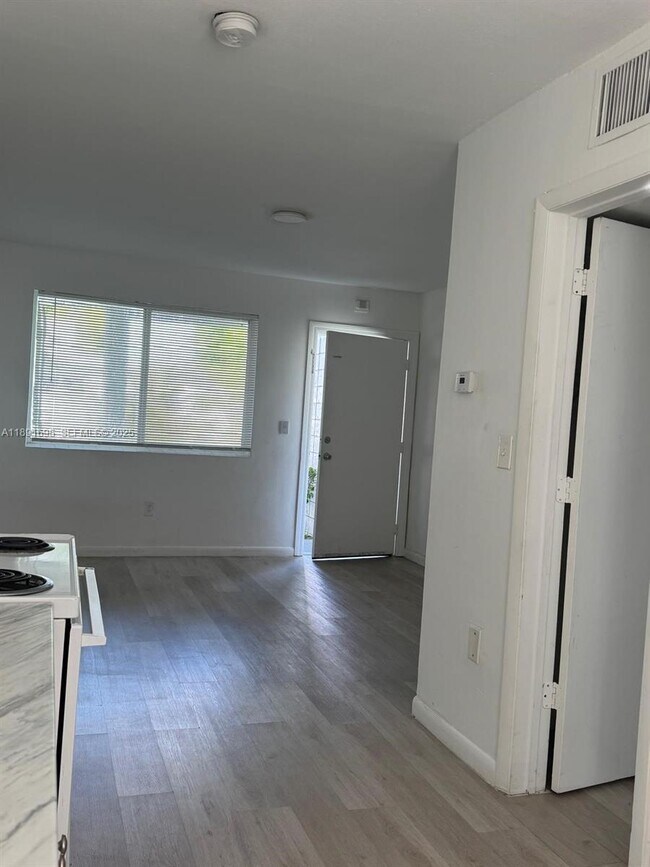 Foto del edificio - 660 NE 88th Terrace