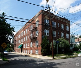 Building Photo - Courtney Commons
