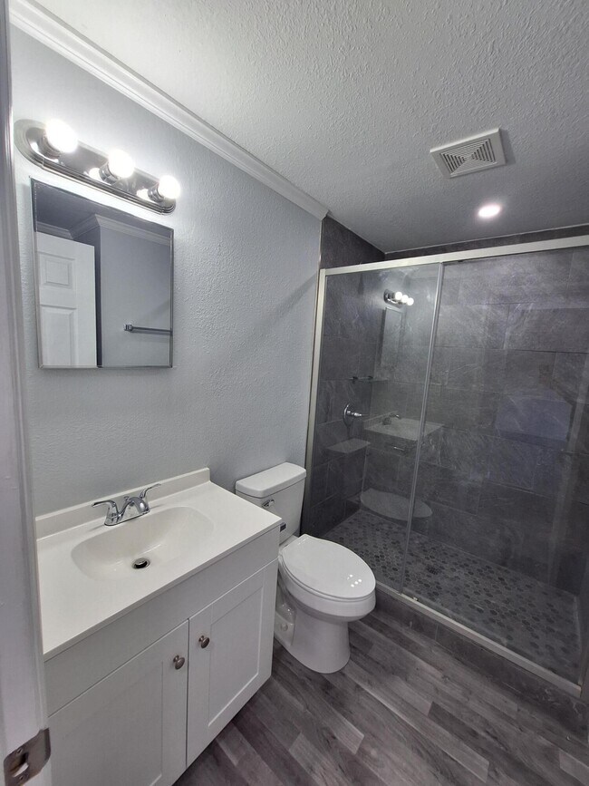 Foto del edificio - 1640 Bottlebrush Dr