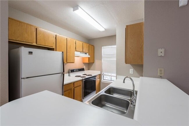 Building Photo - 4500 E Oltorf St