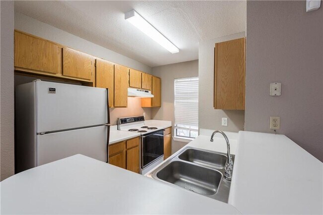 Foto del edificio - 4500 E Oltorf St