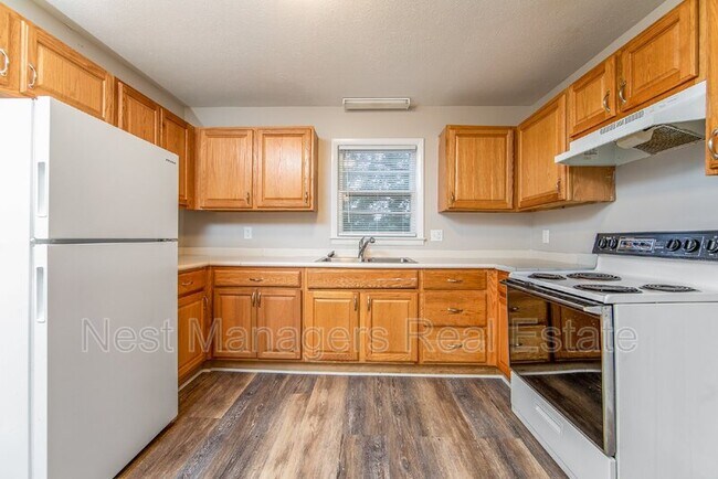 Building Photo - 904 Chesterfield Dr