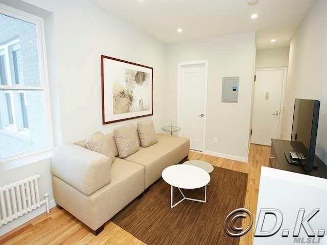 Primary Photo - 215 E Broadway
