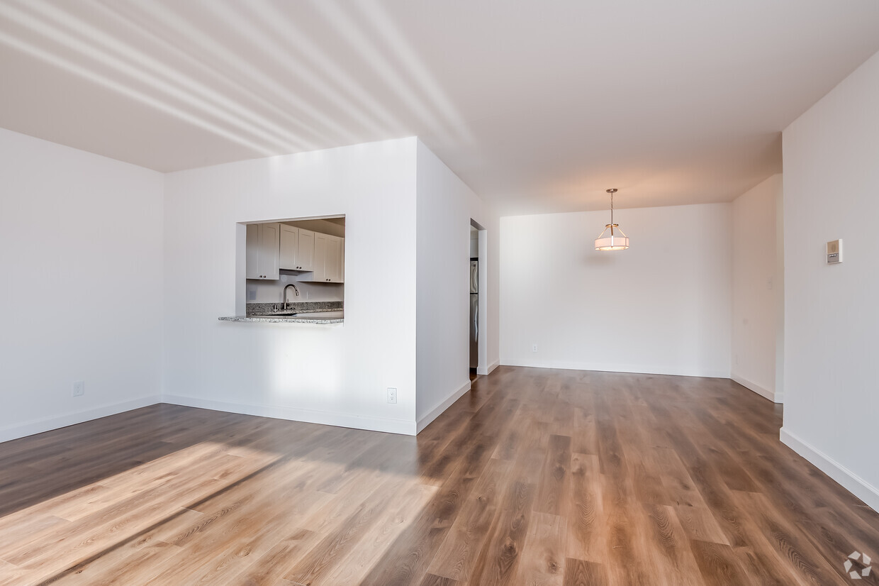 Primary Photo - Foxcroft Apartments