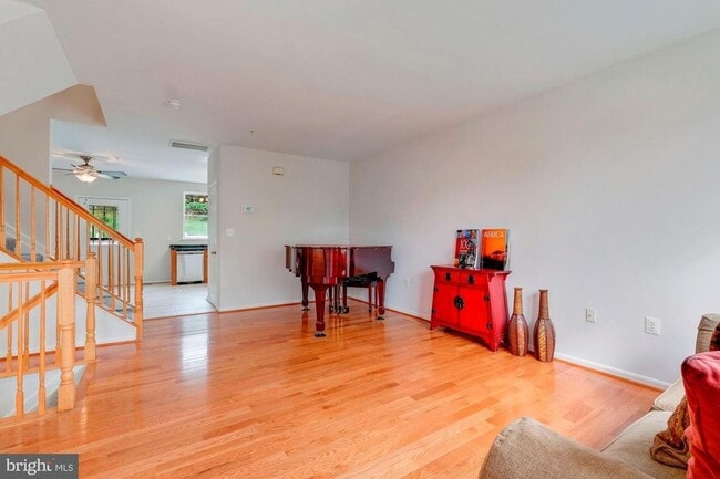 Building Photo - Brightly renovated 4 bedroom home near Con...