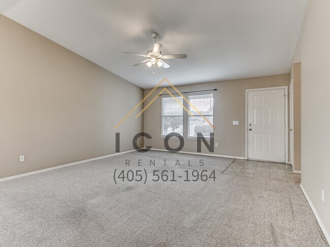 Building Photo - 901 Edinburg Dr