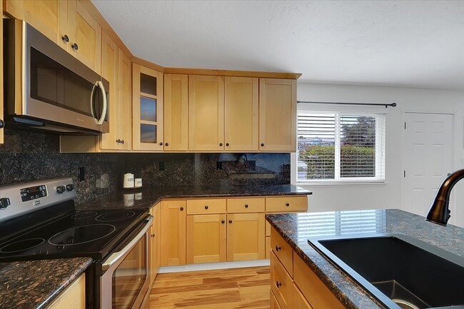 Foto del edificio - 6533 Greenback Ln