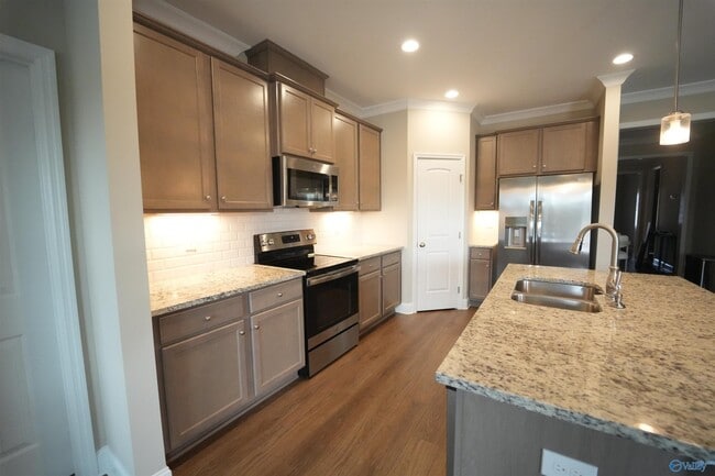 Building Photo - 204 Joan Cir