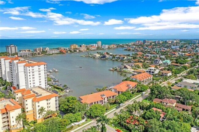 Building Photo - 9101 Vanderbilt Dr