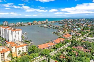 Building Photo - 9101 Vanderbilt Dr